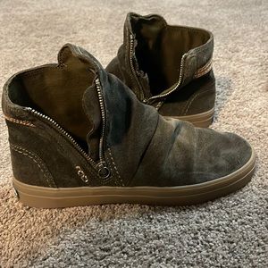 Women’s size 8, Sperry, Memory foam, slouch, side zipper, green